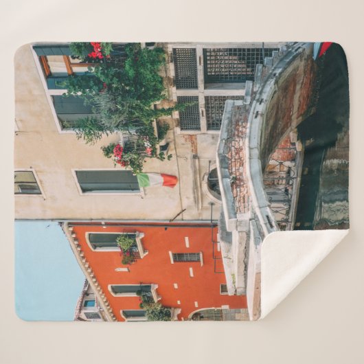 KONKRETE BRÜCKE AM WEISSEN GEBÄUDE SHERPADECKE (Vorderseite (Horizontal))