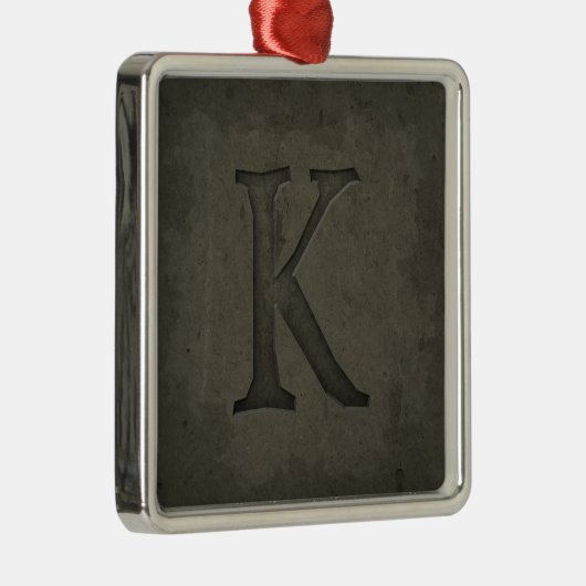 Konkreter Monogramm-Buchstabe K Silbernes Ornament (Rechts)