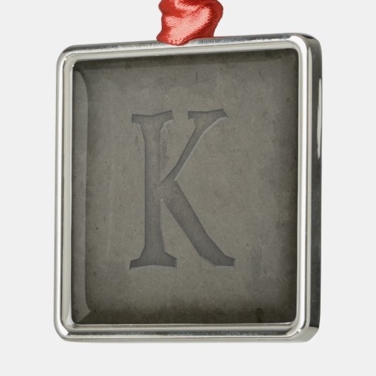 Konkreter Monogramm-Buchstabe K Silbernes Ornament (Links)