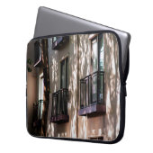 KONKRETES GEBÄUDE IM TAG-4 LAPTOPSCHUTZHÜLLE (Vorderseite Links)