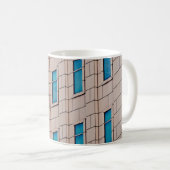 KONKRETES GEBÄUDE IM TAG KAFFEETASSE (VorderseiteRechts)