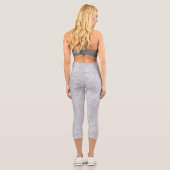 Konkretes Grausteinfassmuster Capri Leggings (Rückseite)