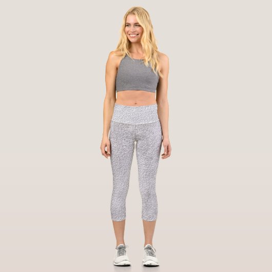 Konkretes Grausteinfassmuster Capri Leggings (Vorderseite)
