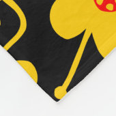 Konkurrierende Blume - orange und rot auf schwarz Fleecedecke (Ecke)