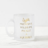 Konserventieressiggurke ein Eichhörnchen Mattglastasse (Links)