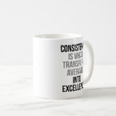 Konsistenz verwandelt den Durchschnitt in Exzellen Kaffeetasse (VorderseiteRechts)