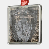 Konstruieren einer Stahlschiffs-Szene Silbernes Ornament (Links)