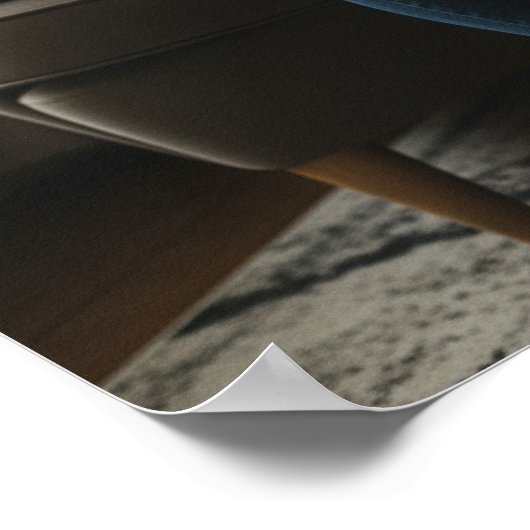 Kontemplative News Reader Poster (Ecke)