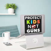 Kontrolle von Waffen - Kinder schützen, keine Gewa Aufkleber (Laptop auf Schreibtisch)