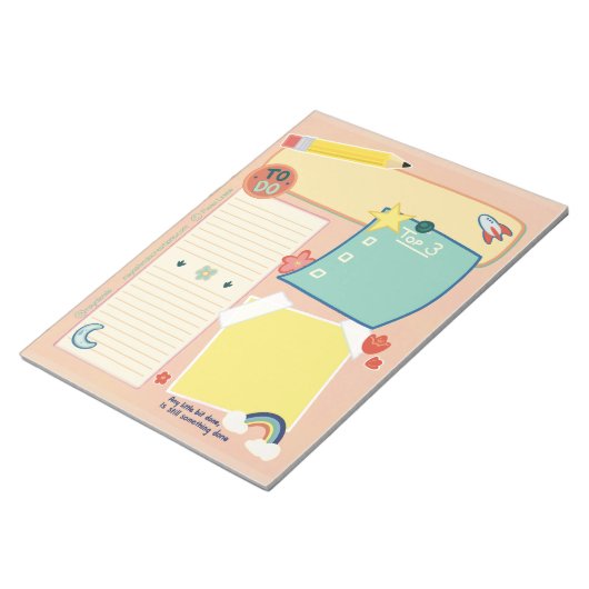 Kontrolliertes Clutter Warm Editor Notizblock (angewinkelt)