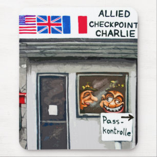 Kontrollpunkt Charlie, Berlin, Cartoon (ct) Mousepad