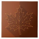 Kontur aus weißem Ahornblättern auf braun Fliese (Vorderseite)