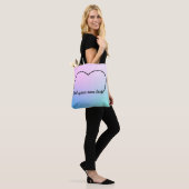 Kontur und pastellfarbene Tasche (Am Model)