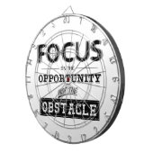 Konzentration auf das Hindernis Dartscheibe (Vorderseite rechts)