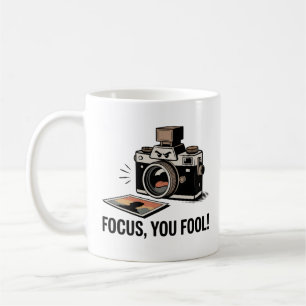 Konzentriere dich, du Narr! Tasse – Lustiges Fotog