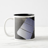 Konzept des Künstlers 9 Zweifarbige Tasse (Links)