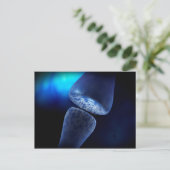 Konzeptuelles Bild einer Neuronsynapse im Inneren Postkarte (Stehend Vorderseite)