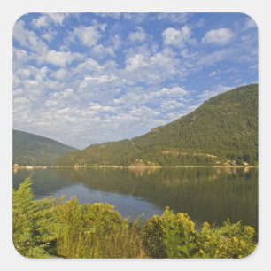 Kootenay Lake in Nelson, British Columbia Quadratischer Aufkleber