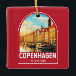 Kopenhagen Dänemark Reisekunst Vintag Keramikornament<br><div class="desc">Kopenhagener Retrovektorraumdesign. Kopenhagen,  die dänische Hauptstadt,  liegt auf den Küsteninseln Seeland und Amager. Die Öresund-Brücke verbindet Malmo in Südschweden.</div>
