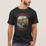 Kopenhagen Dänemark Retro Distressed Circle T-Shirt<br><div class="desc">Kopenhagener Retrovektorraumdesign. Kopenhagen,  die dänische Hauptstadt,  liegt auf den Küsteninseln Seeland und Amager. Die Öresund-Brücke verbindet Malmo in Südschweden.</div>