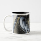 Kopf der Hummel Zweifarbige Tasse (Links)