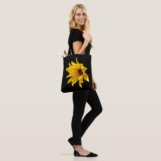 Kopf des gelben Helenium All Over Print Bags Tasche (Am Model)
