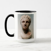 Kopf einer Göttin, 4. Jahrhundert B.C. Tasse (Links)