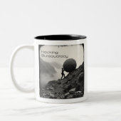 Kopidion - Kurskarte "Hacking Bureau" Zweifarbige Tasse (Links)