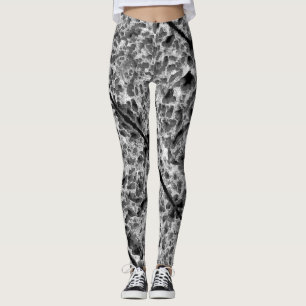 Koralle mit schwarz-weiß leggings