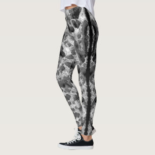 Koralle mit schwarz-weiß leggings