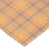 Koralle, orange, brauner Tartan kariert. Tischdecke (Schrägansicht)