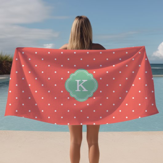 Korallen und Minze Polka Dots Mit Monogramm Strandtuch