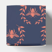 Korallen- und Navy-Queen-Bee-Muster Geschenkschachtel (Oben)