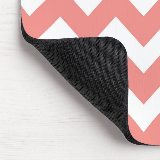 Korallen und Weiß Zickzack Mousepad (Ecke)