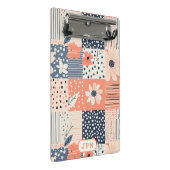 Korallenblaue Navy Florale Patchwork-Quilt-Muster Mini Klemmbrett (Schrägansicht)