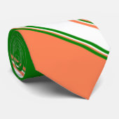 Korallengrün und Elfenbeinalternierend gestreifte Krawatte (Gerollt)