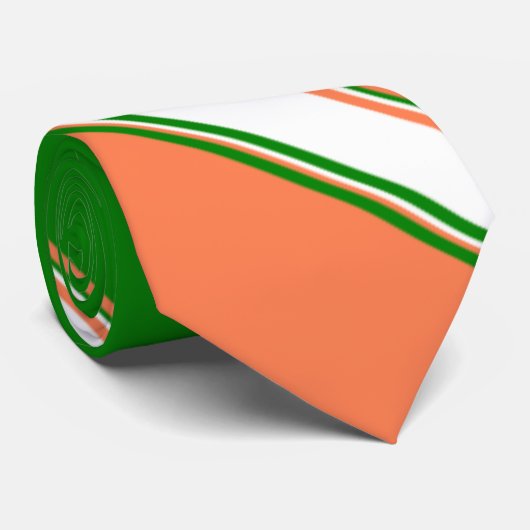 Korallengrün und Elfenbeinalternierend gestreifte Krawatte (Gerollt)
