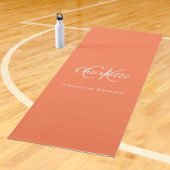 Korallenorange-Monogramm-Initialname Yogamatte