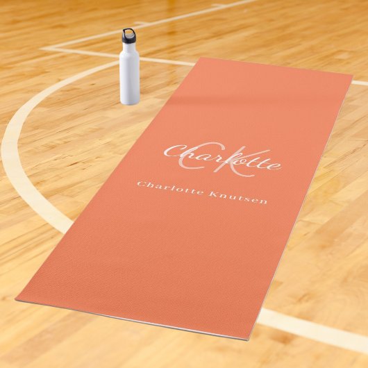 Korallenorange-Monogramm-Initialname Yogamatte