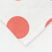 Korallenpolka-Punkte auf weiß Fleecedecke (Ecke)