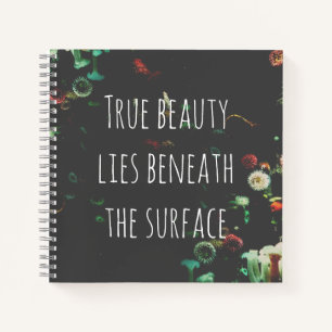 Korallenriff Inspirationelles Zitat zur Untergrund Notizblock