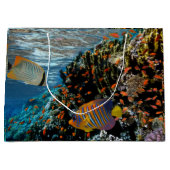 Korallenriff mit Feuerkorallen und exotischen Fisc Große Geschenktüte (Vorderseite)