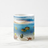 Korallenriff mit tropischen Fischen Kaffeetasse (Mittel)