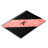 Korallenrosa Batik und Schwarz Mit Monogramm Notizblock (Linke Seite)