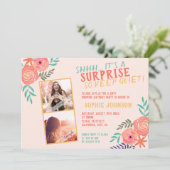 Korallenrosa Blume Überraschung Party Einladung (Stehend Vorderseite)