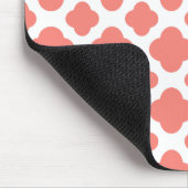 Korallenrosa Quatrefolienmuster Mousepad (Ecke)