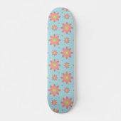 Korallenrosa und pulverblau delikate, daisate Blum Skateboard (Vorne)