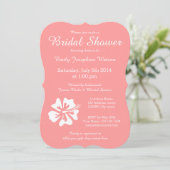 Korallenrosa und weiße Brautdusche Einladung (Stehend Vorderseite)