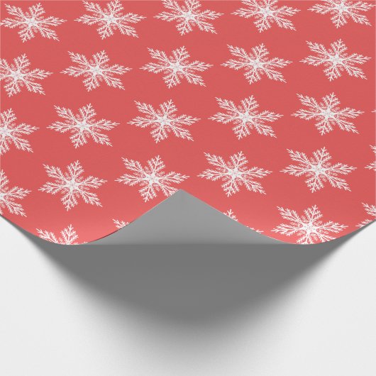 Korallenrot und weiße Schneeflocken Muster Weihnac Geschenkpapier (Ecke)