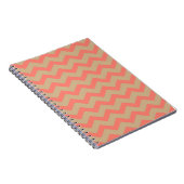 Korallenrote & beige Chevron-Muster Spirale Notebo Notizblock (Rechte Seite)